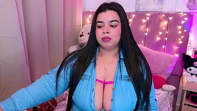 Snapshot of MiahJoness chatting on 25, 11, 2025 MiahJoness online show from 25, 11, 2025