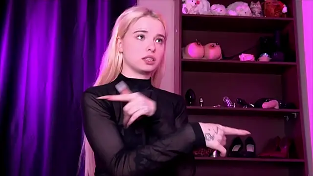 MisssLola online show from 5, 1, 2025