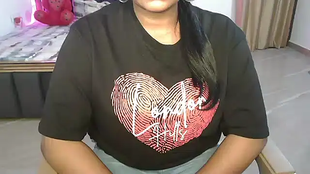 Snapshot of N-Natasha chatting on 5, 4, 2026 N-Natasha online show from 5, 4, 2026