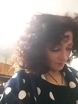 Snapshot of SweetLeila40 chatting on 6, 2, 2026 SweetLeila40 online show from 6, 2, 2026