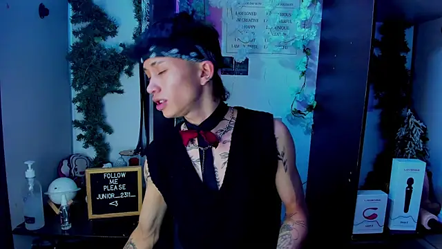 juniior 2311  online show from 11, 3, 2025