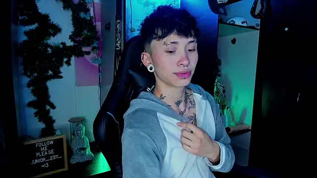 juniior 2311  online show from 14, 3, 2025