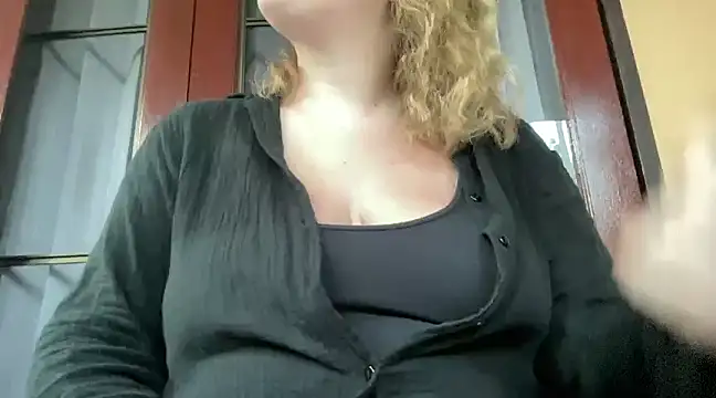 Snapshot of lilylush24 chatting on 5, 2, 2025 lilylush24 online show from 5, 2, 2025