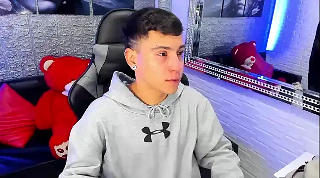 Snapshot of salvadorgomezx chatting on 8, 1, 2025 salvadorgomezx online show from 8, 1, 2025