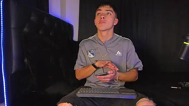 Snapshot of James1lee_ chatting on 9, 12, 2024 James1lee online show from 9, 12, 2024