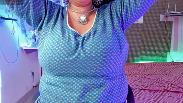 Snapshot of Gulabi_Queen chatting on 1, 3, 2025 Gulabi Queen online show from 1, 3, 2025