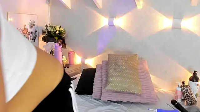 Martina Miiller online show from 5, 4, 2026