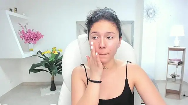 Snapshot of kendaall_jenner_ chatting on 1, 2, 2025 kendaall jenner online show from 1, 2, 2025