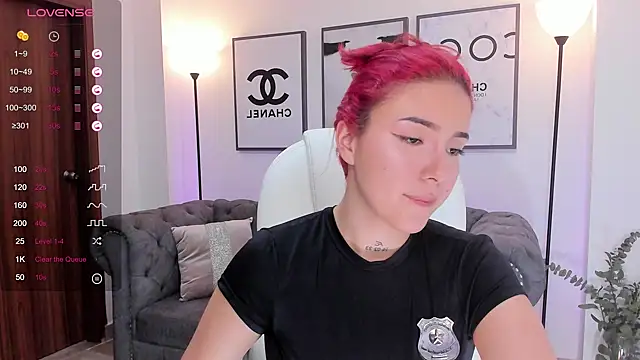 Snapshot of kendaall_jenner_ chatting on 1, 3, 2025 kendaall jenner online show from 1, 3, 2025