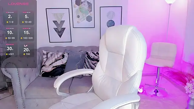 Snapshot of kendaall_jenner_ chatting on 4, 3, 2025 kendaall jenner online show from 4, 3, 2025