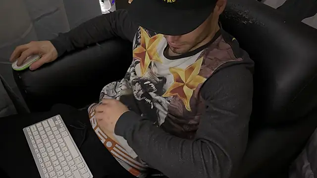 Snapshot of hot_shot_13 chatting on 15, 1, 2025 hot shot 13 online show from 15, 1, 2025