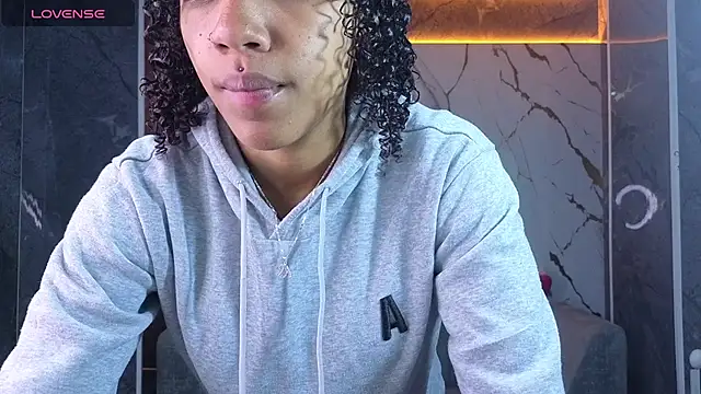 Snapshot of Violeth_b chatting on 9, 7, 2026 Violeth b online show from 9, 7, 2026