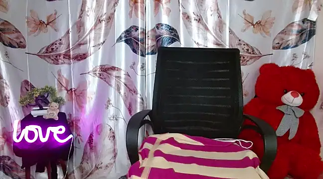 Naughty Ayesha1 online show from 4, 1, 2025