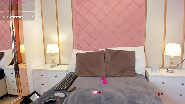 Issabella Roa online show from 11, 4, 2026