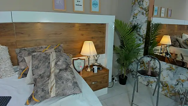 Snapshot of EmaBakker chatting on 20, 2, 2025 EmaBakker online show from 20, 2, 2025