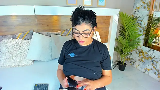 Snapshot of EmaBakker chatting on 23, 2, 2025 EmaBakker online show from 23, 2, 2025