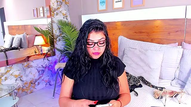 Snapshot of EmaBakker chatting on 18, 10, 2025 EmaBakker online show from 18, 10, 2025