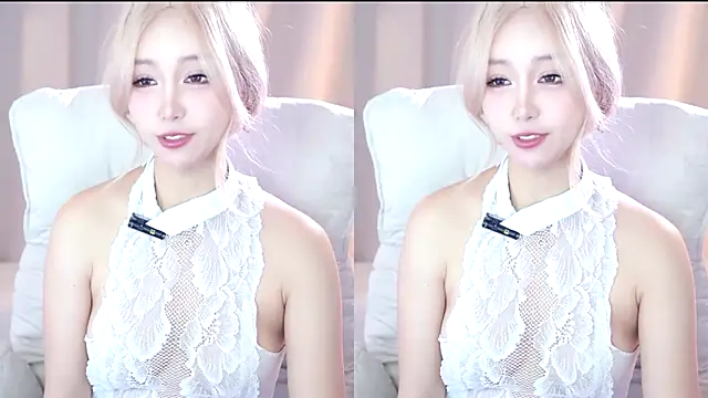 Snapshot of UUKiss_ chatting on 24, 10, 2025 UUKiss online show from 24, 10, 2025