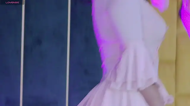 GiuliaHarvey online show from 11, 11, 2025