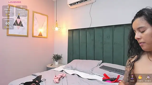 Snapshot of Dilan_y_Mia chatting on 6, 12, 2024 Dilan y Mia online show from 6, 12, 2024