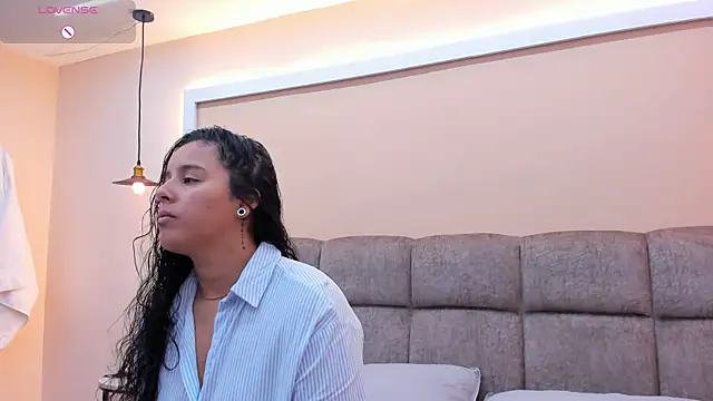 Snapshot of Dilan_y_Mia chatting on 15, 12, 2024 Dilan y Mia online show from 15, 12, 2024