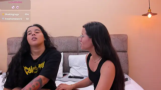 Snapshot of Dilan_y_Mia chatting on 17, 12, 2024 Dilan y Mia online show from 17, 12, 2024