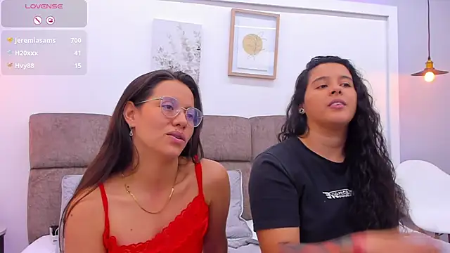 Snapshot of Dilan_y_Mia chatting on 11, 2, 2025 Dilan y Mia online show from 11, 2, 2025