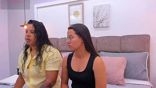 Snapshot of Dilan_y_Mia chatting on 8, 3, 2025 Dilan y Mia online show from 8, 3, 2025