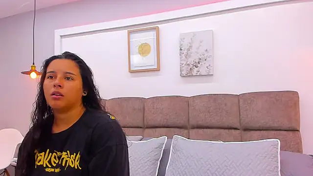 Snapshot of Dilan_y_Mia chatting on 13, 3, 2025 Dilan y Mia online show from 13, 3, 2025