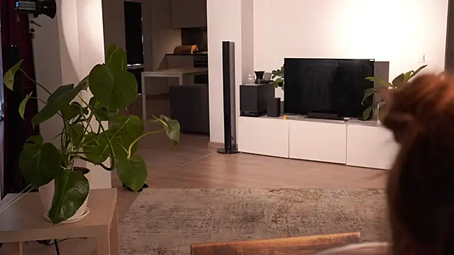 EsmaCrumbley online show from 30, 3, 2026