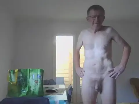 Snapshot of naturiste974 chatting on 4, 2, 2025 naturiste974 online show from 4, 2, 2025