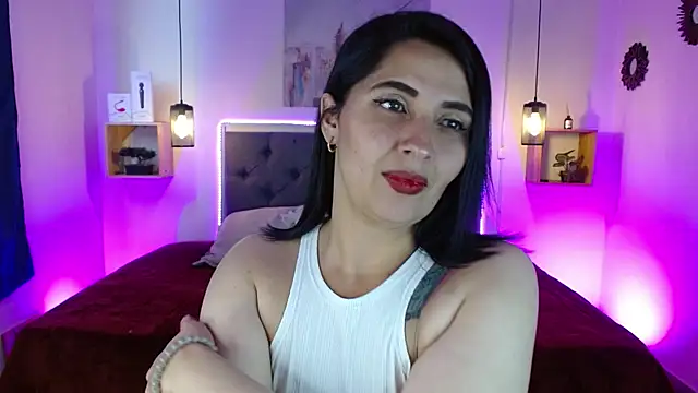 Snapshot of emily_leinner chatting on 7, 3, 2025 emily leinner online show from 7, 3, 2025