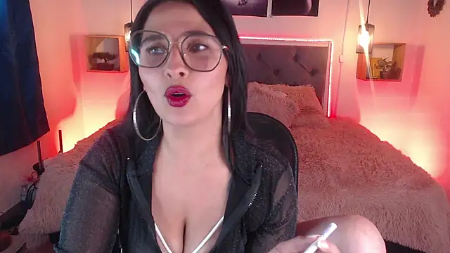 Snapshot of emily_leinner chatting on 11, 10, 2025 emily leinner online show from 11, 10, 2025