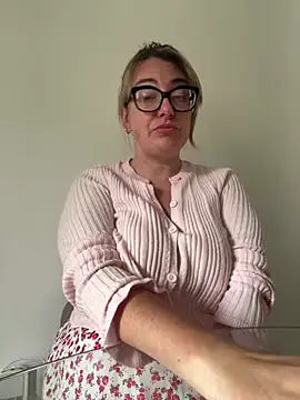 Miss Stassi online show from 2, 6, 2026