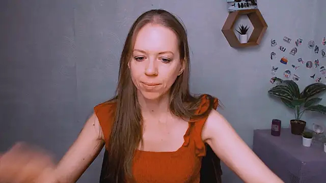 Snapshot of GloriaSi_ chatting on 8, 10, 2025 GloriaSi online show from 8, 10, 2025