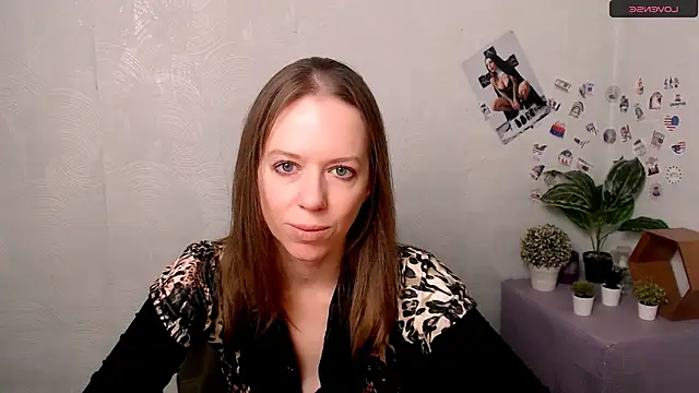 Snapshot of GloriaSi_ chatting on 5, 12, 2025 GloriaSi online show from 5, 12, 2025