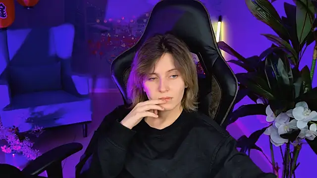 LolaAsmus online show from 4, 2, 2025