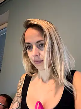 Snapshot of Annelibre chatting on 4, 10, 2025 Annelibre online show from 4, 10, 2025