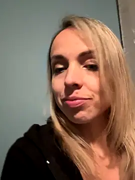 Snapshot of Annelibre chatting on 5, 10, 2025 Annelibre online show from 5, 10, 2025