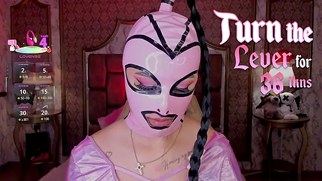 SoffiQueen online show from 1, 12, 2025