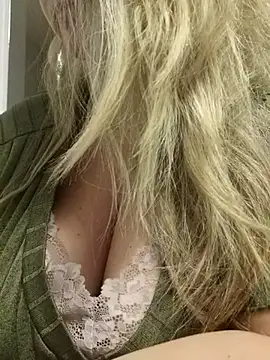 queenpeachi online show from 18, 1, 2025