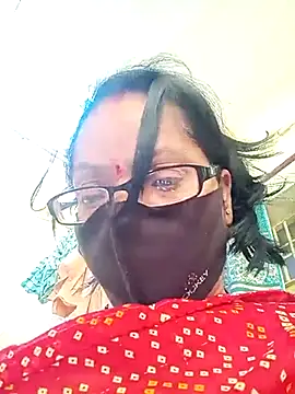 Snapshot of heenage chatting on 5, 3, 2025 heenage online show from 5, 3, 2025