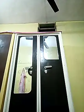 Snapshot of heenage chatting on 29, 10, 2025 heenage online show from 29, 10, 2025