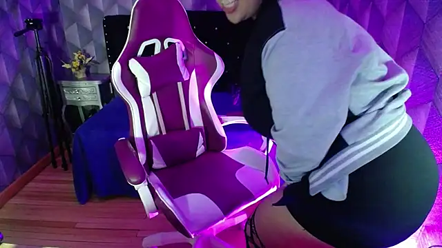 Sofiacowperx online show from 20, 2, 2025