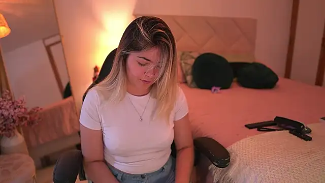 Lau Bee online show from 10, 11, 2025