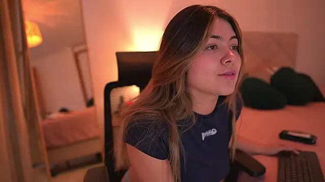 Lau Bee online show from 8, 4, 2026