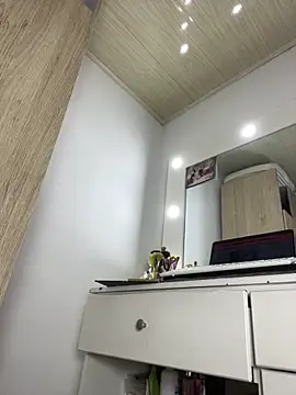 Abigail Cowen online show from 25, 2, 2025