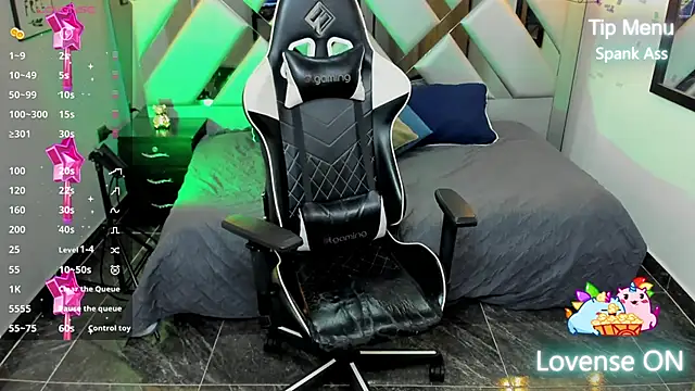 Snapshot of Nahomi-Hill chatting on 2, 2, 2025 Nahomi-Hill online show from 2, 2, 2025