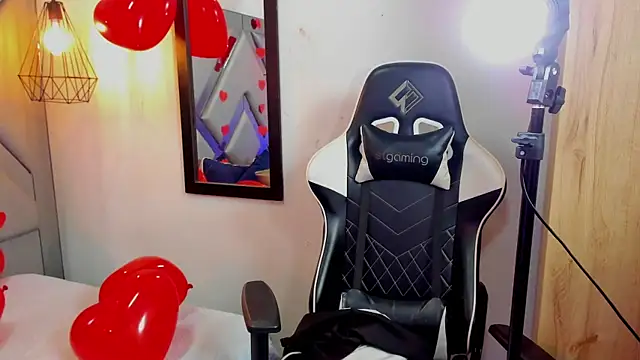 Snapshot of Nahomi-Hill chatting on 15, 2, 2025 Nahomi-Hill online show from 15, 2, 2025