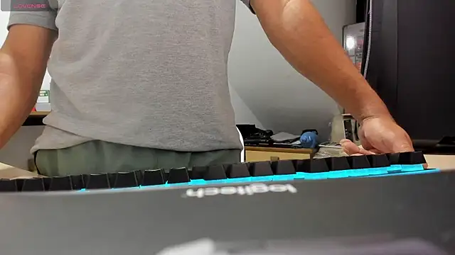 Snapshot of Jhonatan_Morales_S chatting on 14, 10, 2025 Jhonatan Morales S online show from 14, 10, 2025